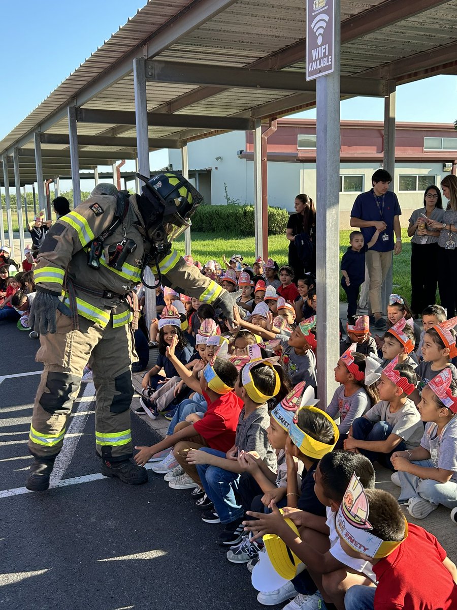 Marcie (@marcieparra) on Twitter photo Thank you to our wonderful counselors @kendrajarevalo and Mr. Sanchez for organizing a fire safety presentation for our <a href="/DRE_Hurricanes/">Dora Romero Elem</a> students. Thank you to the Brownsville Fire Department for our informing our students about fire safety. π¨π₯ππ Thank you to our wonderful counselors @kendrajarevalo and Mr. Sanchez for organizing a fire safety presentation for our <a href="/DRE_Hurricanes/">Dora Romero Elem</a> students. Thank you to the Brownsville Fire Department for our informing our students about fire safety. π¨π₯ππ