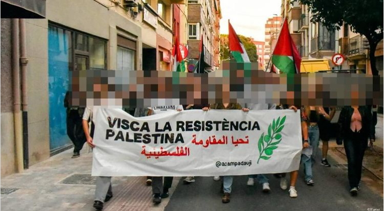 BdsCastello's tweet photo. 🚫UN ANY DE GENOCIDI A GAZA. MÉS DE 75 ANYS D’OCUPACIÓ, APARTHAID I NETEJA ÈTNICA‼️
(4 d'octubre) S'estimen 1.7000 persones, es van manifestar en contra del Genocidi comés i perpetuat per l'exercite sionista d'Israel. Tota Castelló ho demana a una sola veu.
#FreePalestineHomeland https://t.co/IKeuFec7mG