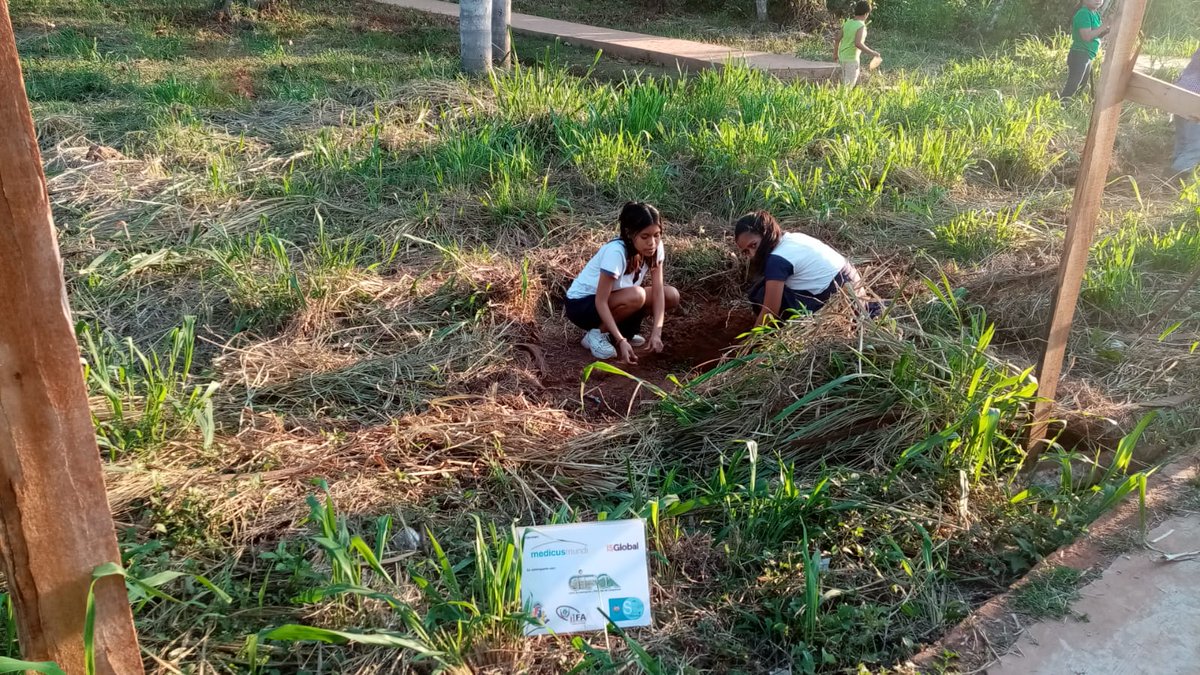 MaraAnglicaTor5's tweet photo. BOLIVIA: Continuamos apoyando iniciativas ciudadanas para la reforestación, esta vez en el humedal Petrolero  del área urbana de Riberalta. Con la Red de Protección de Humedales - REDHAR, se sembró más de 30 plantines de distintas especies nativas. @medicusmundi @medicusmundimed https://t.co/i4lGcfi2yr