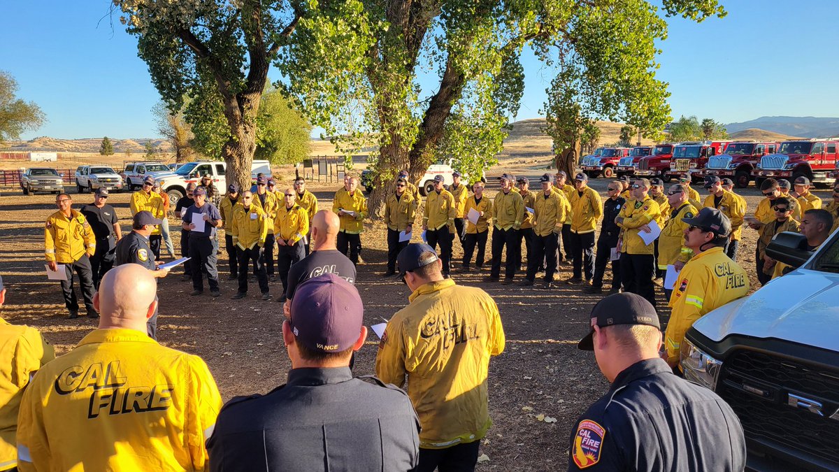 CALFIRE_ButteCo's tweet image. Briefing is underway for the #CamelotRx prescribed burn. Plan is to burn 239 acres of grass south of Butte College. Partnering with the Mechoopda tribe. Smoke may be seen in the Butte Valley area throughout the morning and early afternoon.
