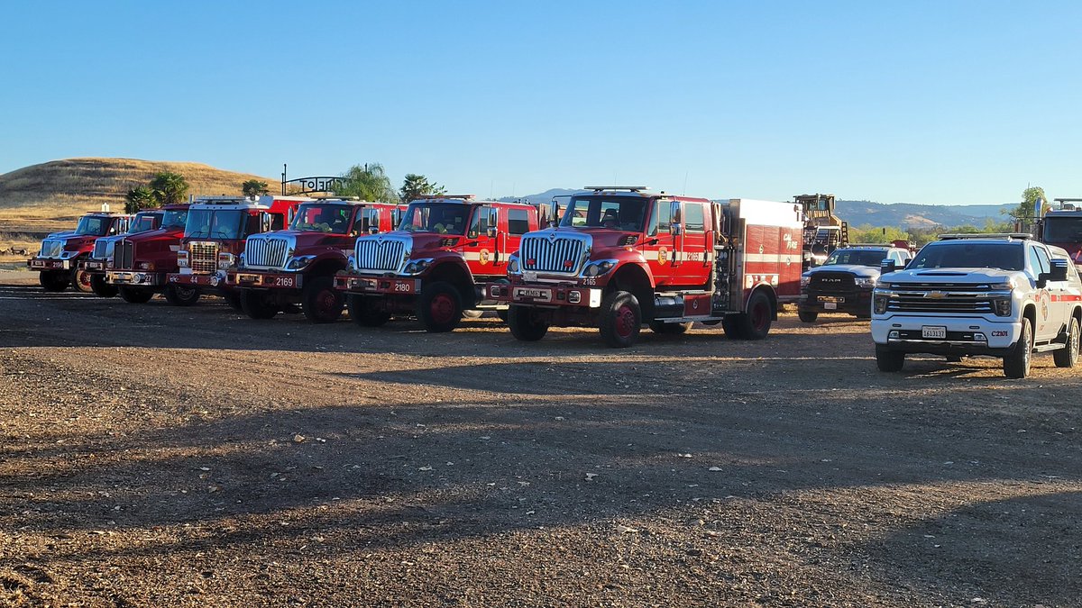 CALFIRE_ButteCo's tweet image. Briefing is underway for the #CamelotRx prescribed burn. Plan is to burn 239 acres of grass south of Butte College. Partnering with the Mechoopda tribe. Smoke may be seen in the Butte Valley area throughout the morning and early afternoon.