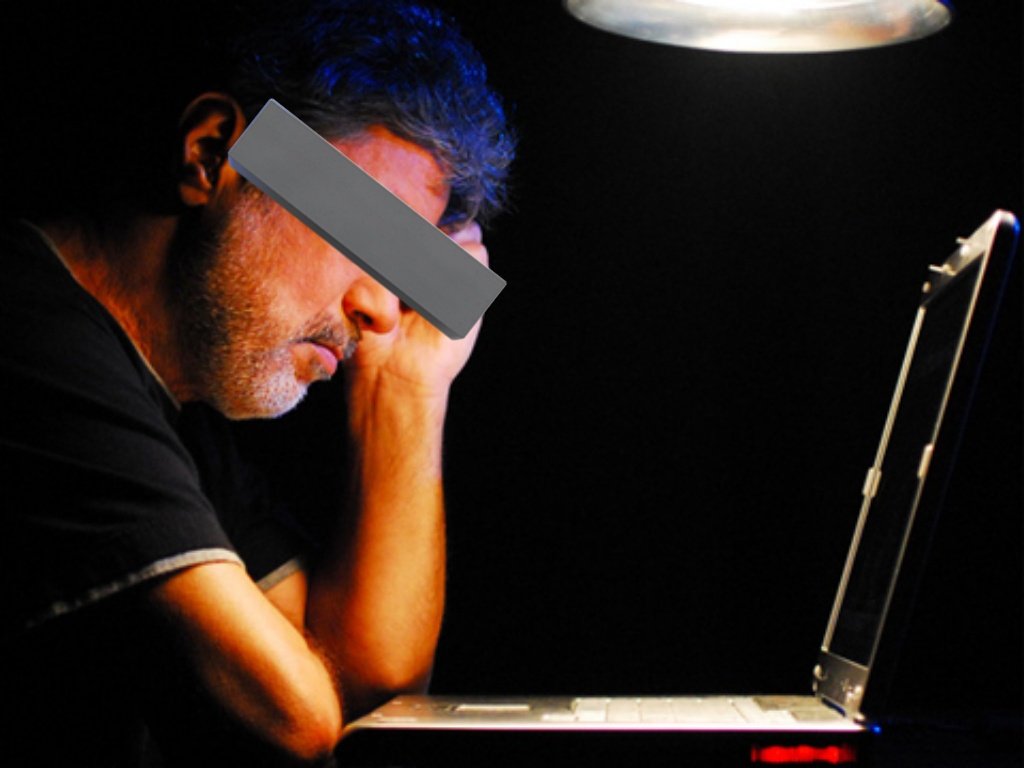 اسم نمی‌برم ولی یه جاکشی هم بود که تو اوج اعتراضات ۸۸ اومد خوند:
آخرین سنگر سکوته، حق ما گرفتنی نیست!!!
#KingRezaPahlavi