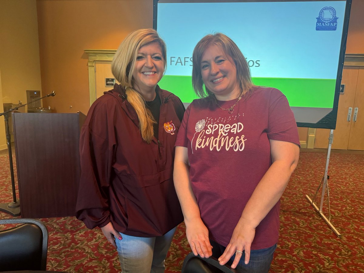 MoASFAP's tweet image. Hello from Poplar Bluff, MO! Our Early Awareness Committee is sweeping through the state from north to south to east to west! Today we are at Three Rivers College for another high school counselor workshop.  Check out the full schedule here: masfap.org/workshops!