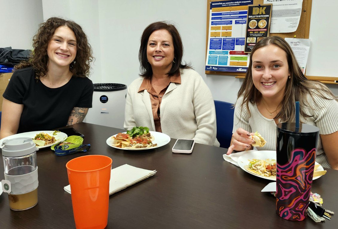 École secondaire catholique Sainte-Trinité tweet media