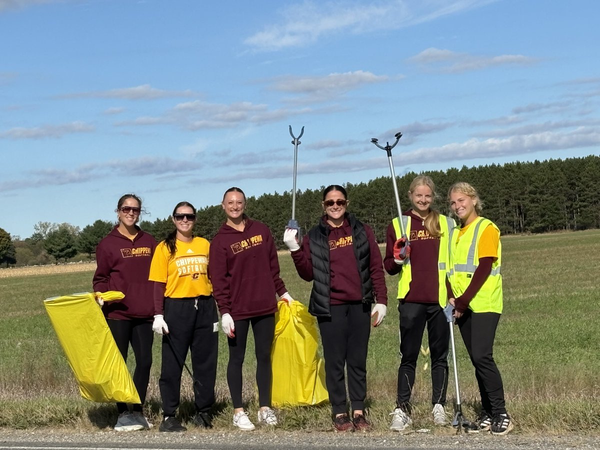 CMUSoftball's tweet photo. Spent day two of our wellness break doing some community service!

Anything is fun when you do it with your best friends ❣️

#FireUpChips🔥⬆️🥎 https://t.co/6OY46TBxVD