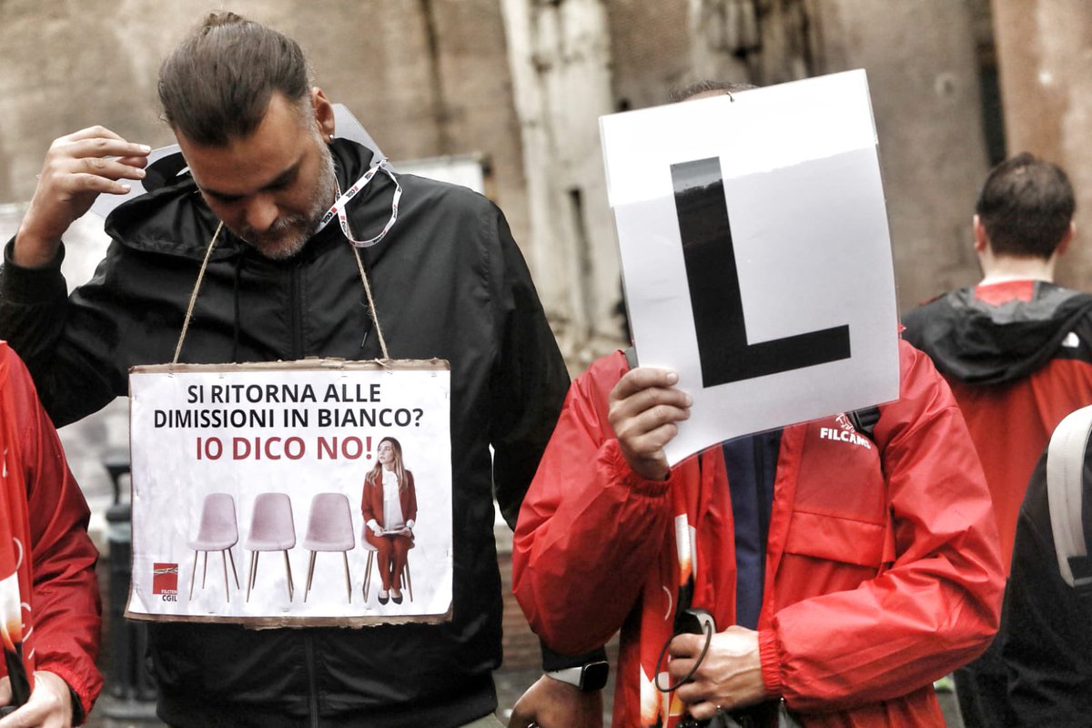 cgilnazionale's tweet photo. 🟥 Oggi in presidio, insieme alla Uil, per un lavoro dignitoso, stabile, sicuro, tutelato, contro il ddl Lavoro che renderà l’occupazione più precaria e povera.

Fermiamo il collegato lavoro! https://t.co/xSMK64BqzW