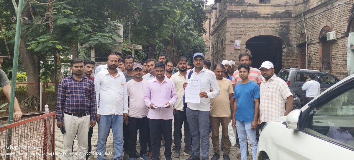 माननीय सांसद जी हम बीएड बेरोजगारों प्र भी ध्यान आकर्षण करें 
प्राइमरी से बाहर निकाल दिए गए, जूनियर में रुल के हिसाब से 50% सीधी भर्ती होनी चाईए पर 100% प्रमोशन कर दिया जा रहा है फिर हम बीएड बेरोजगार कहाँ जाएं।
शिक्षा सेवा चयन आयोग पर धरना हुआ पर कोई सुनने वाला नहीं<a href="/yadavakhilesh/">Akhilesh Yadav</a>