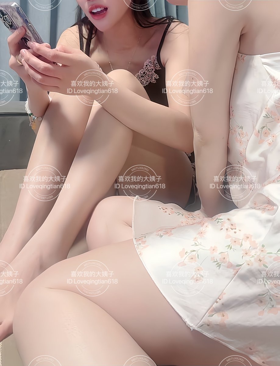 10月8日晚11点多
姐妹俩都洗好澡了
我要操死大姐这个骚货，已经把我榨干了，没穿内裤，光着屁股就在沙发上坐着和老婆聊天，我在沙发角落坐着的，还撩我
我都害怕老婆的视角一点看不到大姐吗 https://t.co/ZMp8Q3u9Js