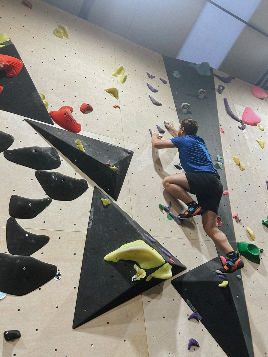 We ended last week switching bugs and technical hiccups to real obstacles — we decided to rock climb, and it was super worth the go! Our hands and arms were left sore but it really brought up our team spirit and adventurous minds. Here’s the record of our team of acrobatics! 🧗🏻🏅