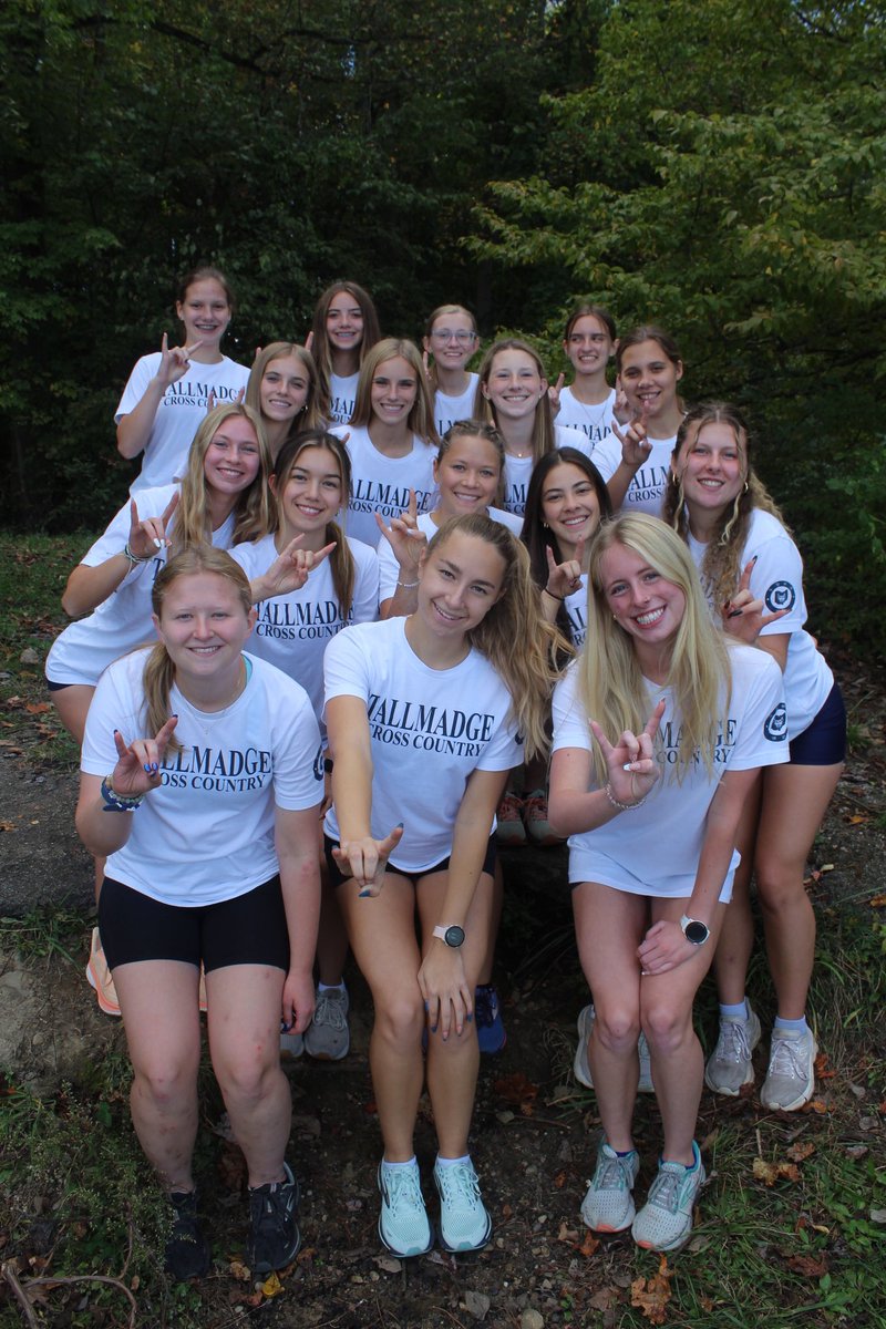 tallmadge_xc's tweet photo. 2024 Fall photo shoot #tradition #LeagueWeek #SpiritWeek https://t.co/sh0vPp9W5Z