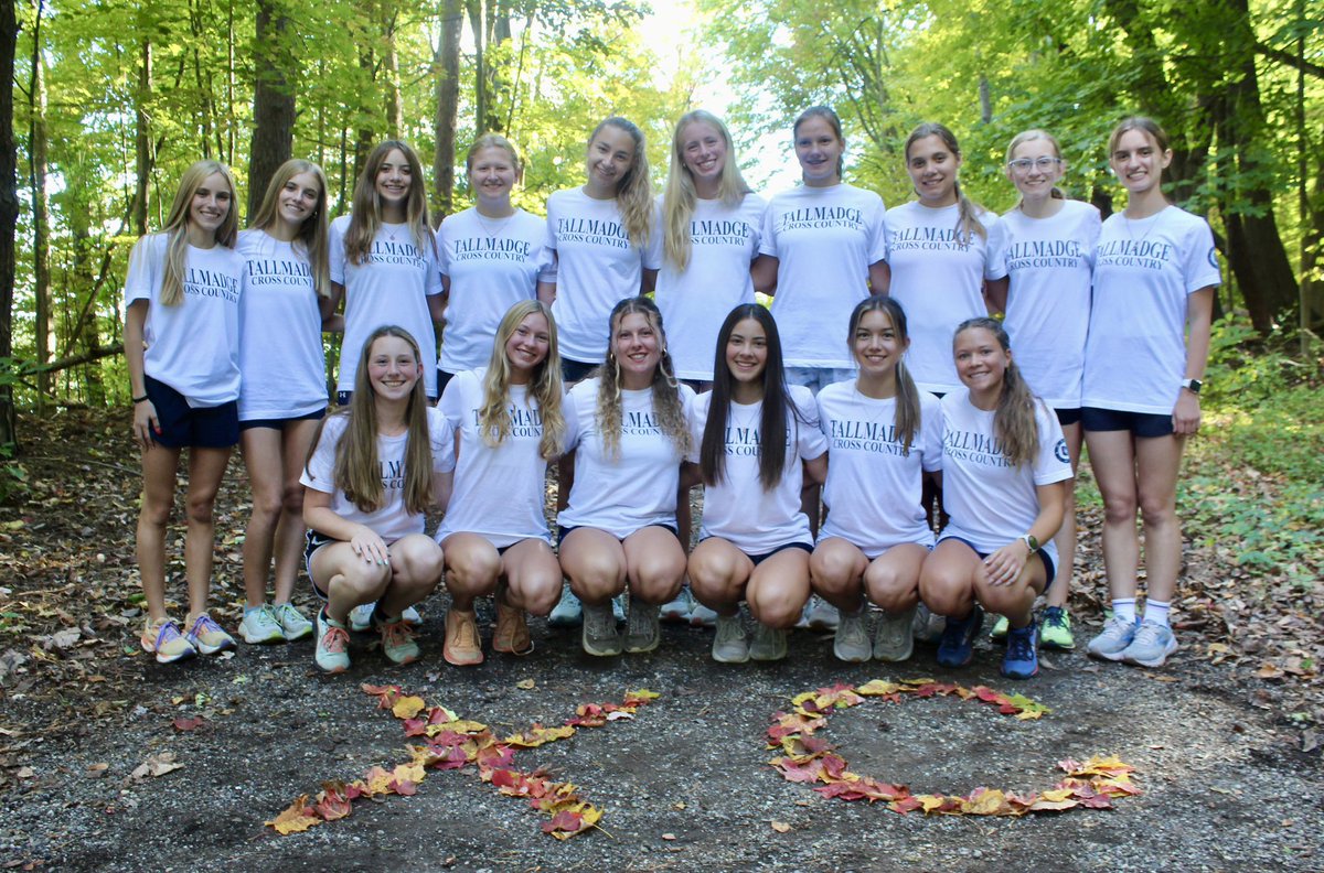 tallmadge_xc's tweet photo. 2024 Fall photo shoot #tradition #LeagueWeek #SpiritWeek https://t.co/sh0vPp9W5Z