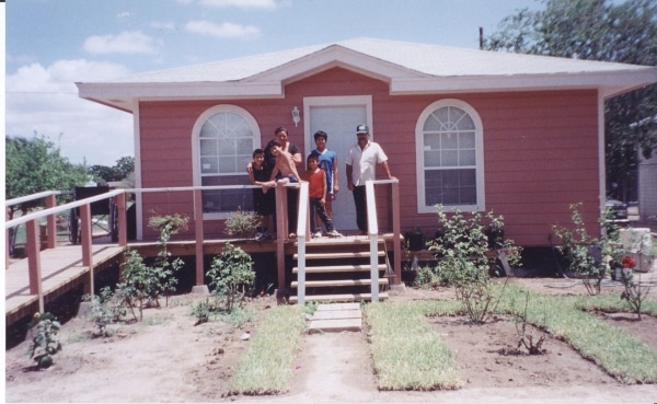RuralHome's tweet image. #HispanicHeritageMonth 🎉 Since 1991, @Proyecto_Azteca has helped over 800 families in 130+ colonias in rural Hidalgo County, TX get safe, affordable homes—continuing the legacy of Cesar Chavez. 🏡💪 Learn more: proyectoazteca.org #AffordableHousing #LatinoLeaders #RuralHome