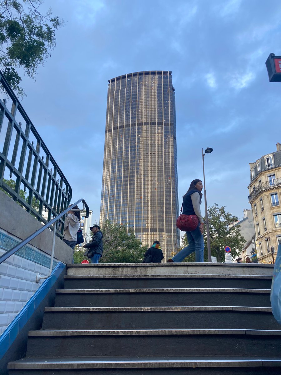 SchnockRevue's tweet photo. La sortie de métro des stars.
#edgarquinet https://t.co/onsazSch3u