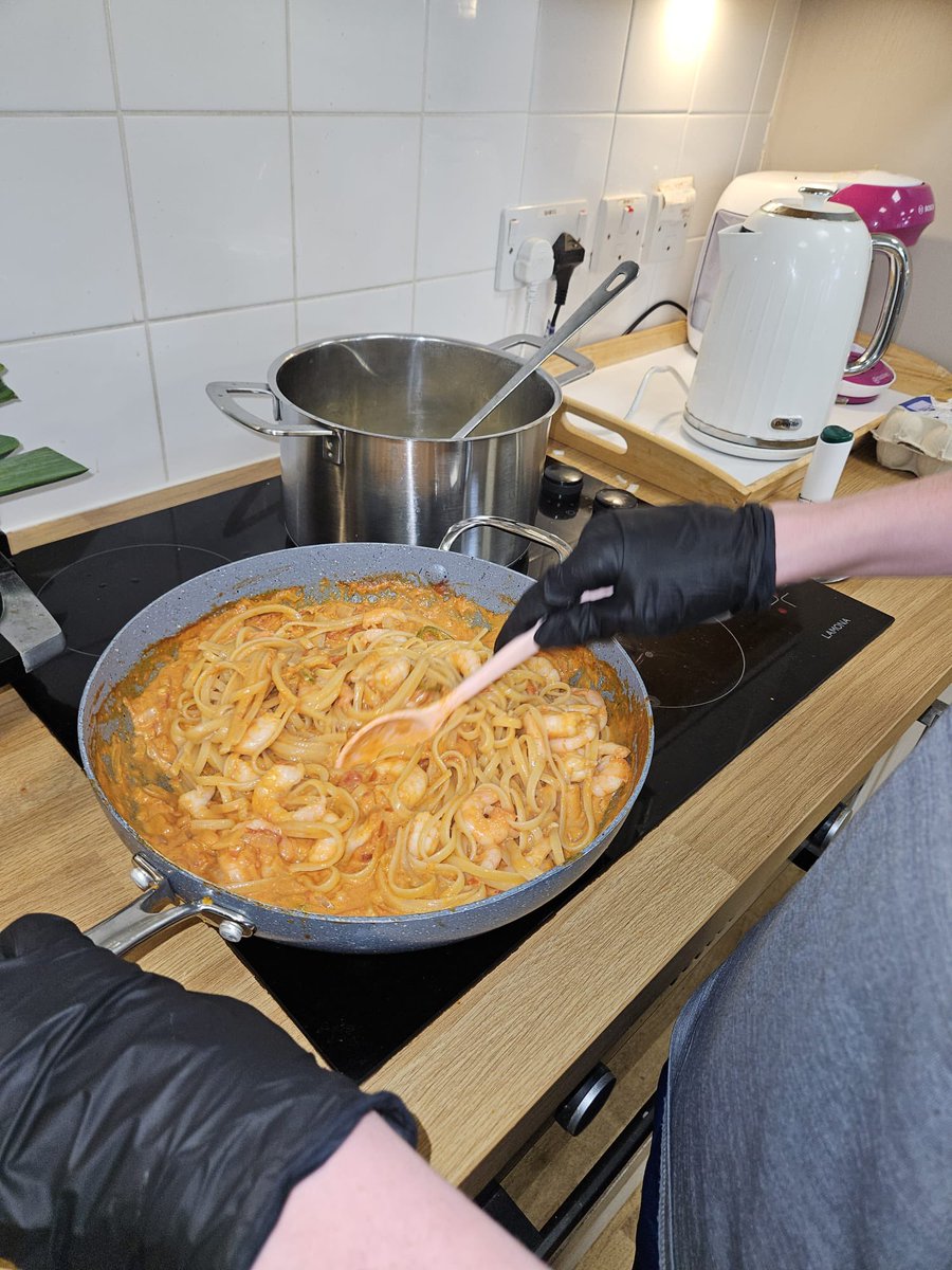 Prawn Linguine and Old School Sponge cake cheering up a grey autumn day <a href="/RenfrewFlexi/">FlexiRenfrew</a> 🍰 🥰