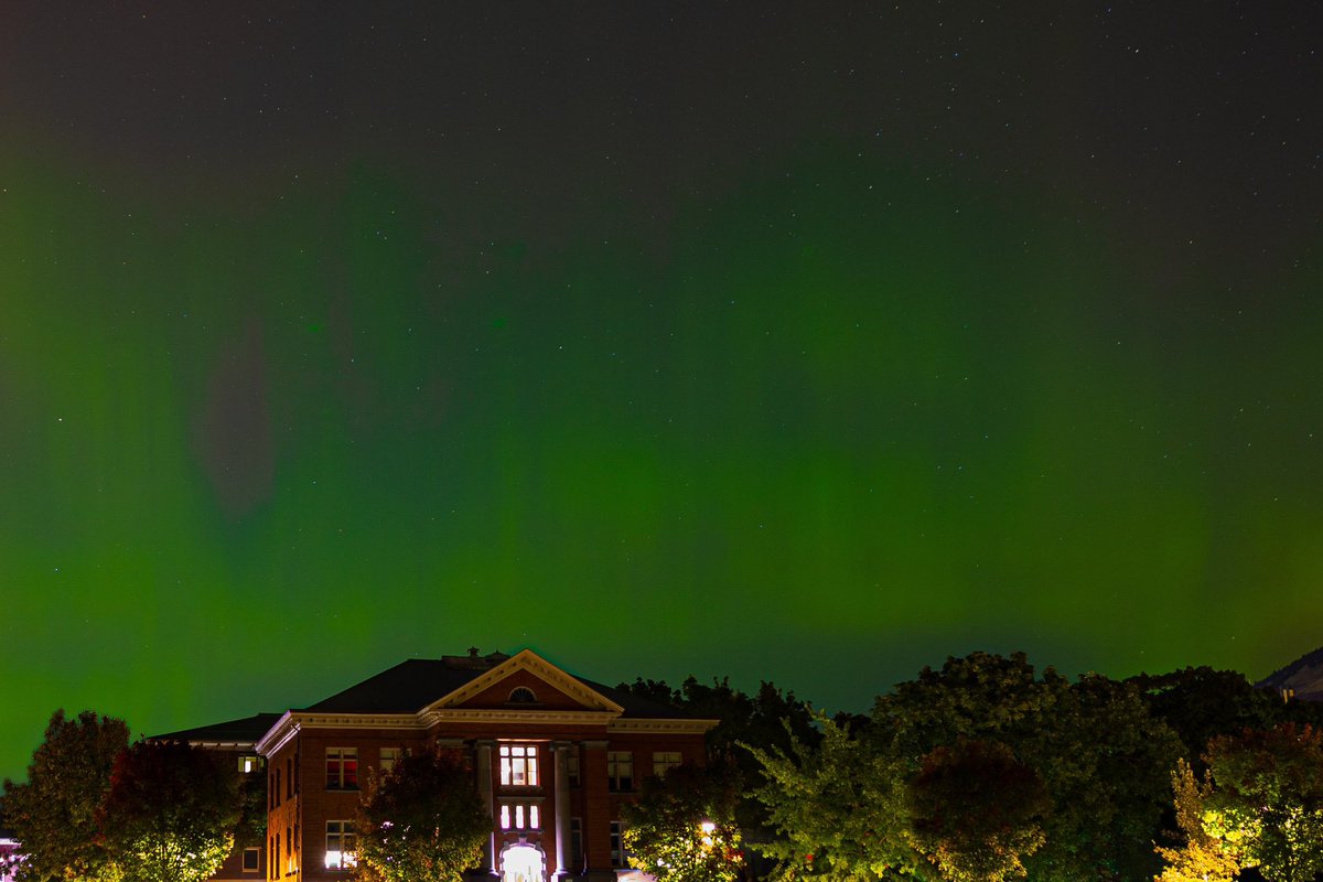 Northern lights putting on a show over UM’s campus last night✨