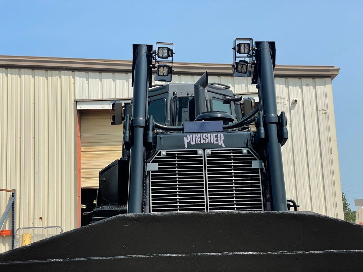 FoleyEngines's tweet photo. Rebuilt and ready to rip! https://t.co/myUaPiS6ZJ #IHeartCat #Caterpillar #DirtWork #EarthMover #NotYellow https://t.co/LrnBOVc9KF