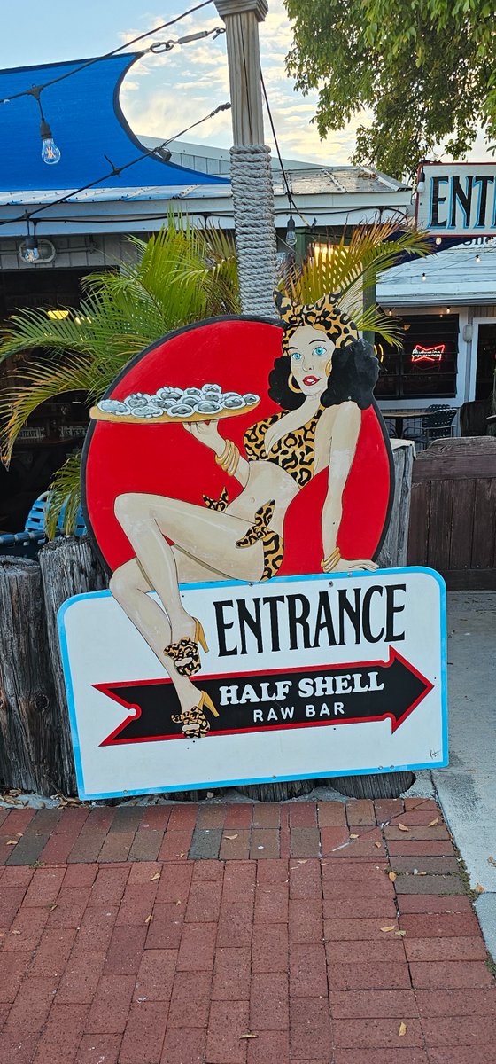 FlaKeysResorts's tweet photo. Who else loves the Half Shell Raw Bar in Key West? π¦π€ Whatβs your go-to dish here? Drop your favorites below! π
#KeyWestEats #HalfShellRawBar #SeafoodLovers #IslandFlavors #KeyWest #KeyWestBars https://t.co/rg1rb4D33x