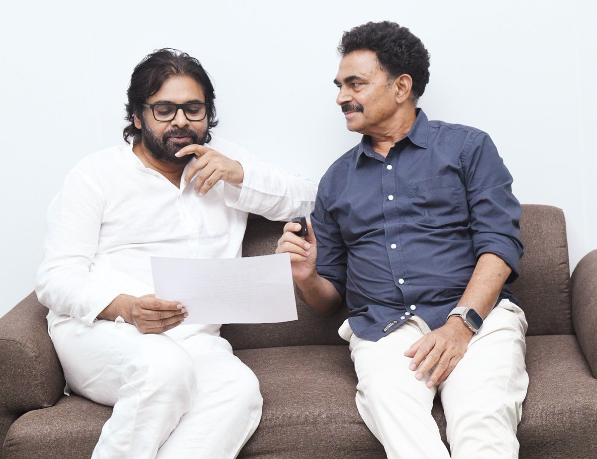 PSPKCrew's tweet photo. ఉప ముఖ్యమంత్రి శ్రీ @PawanKalyan గారితో భేటీ అయిన ప్రముఖ నటులు శ్రీ షాయాజీ షిండే గారు 🔥♥️🙏 https://t.co/hr9i2gXBqx