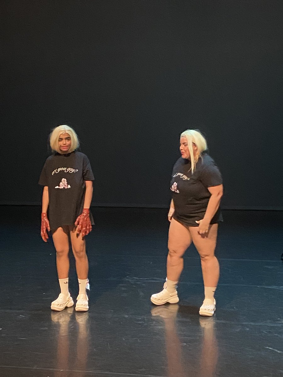 ZinebTweet's tweet photo. Un #BeauBizarre critique avec Léa Poiré, Belinda Mathieu autour Sane Satan de Teresa Vettucci et le projet We have decided not to die de Louise Siffert.
+ la rubrique "l'archive critique" + l'Entracte de Wilson Le Personnic + les coups de ❤️des critiques 
https://t.co/ZqsjxmOJ5P https://t.co/kgu2eIM7AA