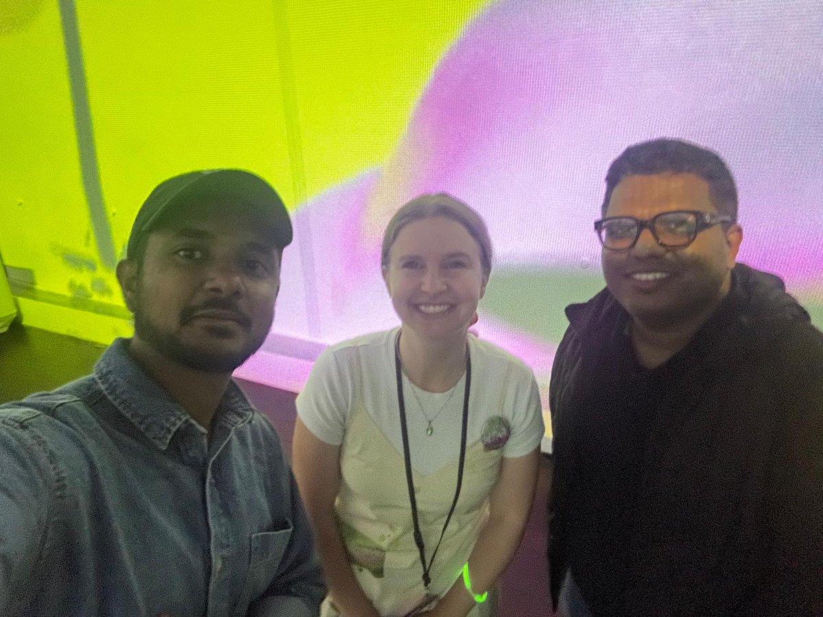 Futurecode_inc's tweet image. Our leaders @maazm23 and @RakeshRavindrN had an amazing weekend in Immersive Visualizations! 🌌 They met @JanelleChalouhi & @miriam_arbus, who invited them to #NuitBlanche.
They experienced the stunning installation "I Want to Leave This Earth Behind," #NuitBlanche #Futurecode