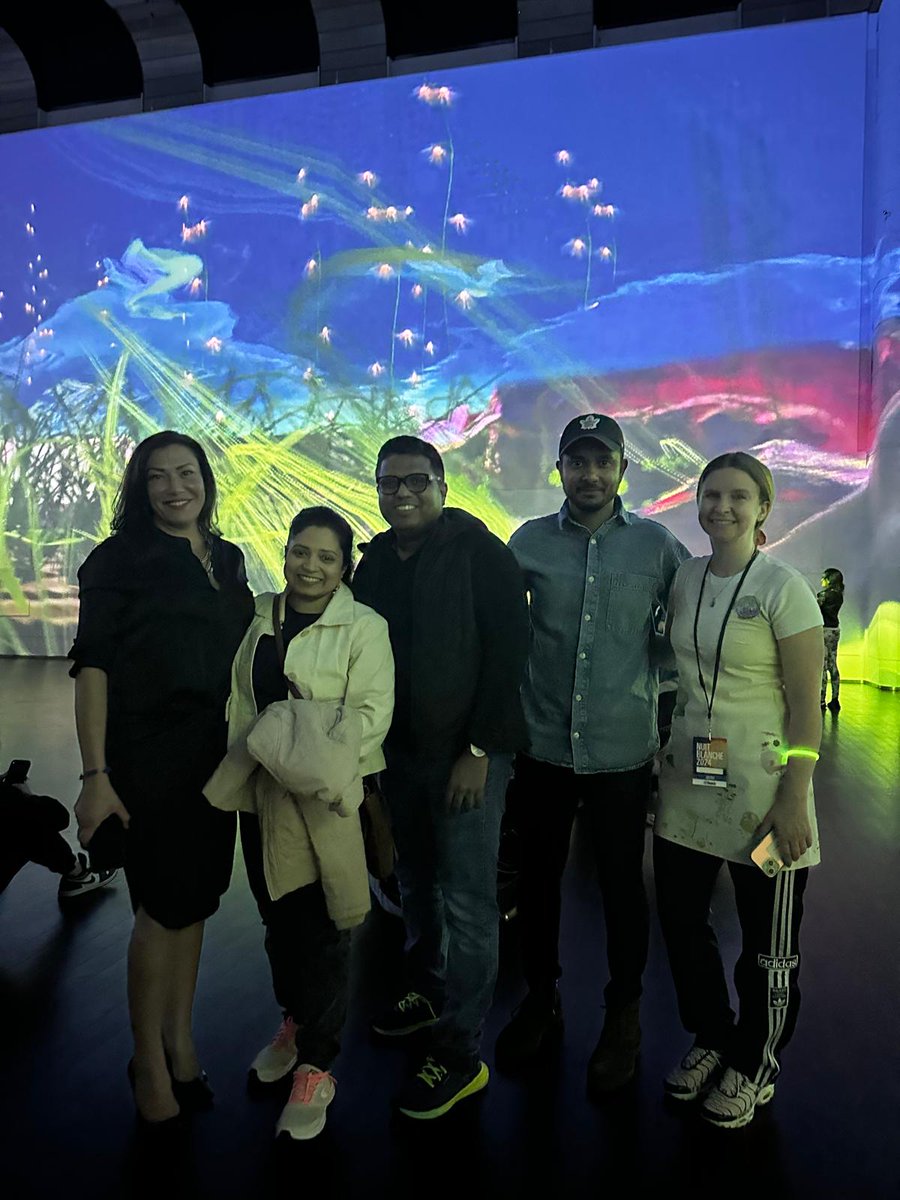 Futurecode_inc's tweet image. Our leaders @maazm23 and @RakeshRavindrN had an amazing weekend in Immersive Visualizations! 🌌 They met @JanelleChalouhi & @miriam_arbus, who invited them to #NuitBlanche.
They experienced the stunning installation "I Want to Leave This Earth Behind," #NuitBlanche #Futurecode