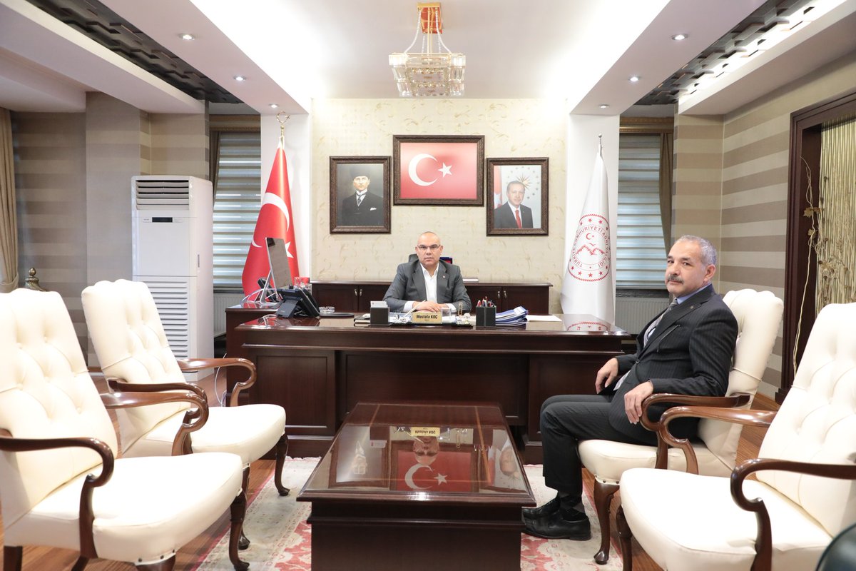 tcagrivaliligi's tweet photo. Valimiz Sayın Mustafa KOÇ, Ağrı İl Nüfus ve Vatandaşlık Müdürü iken Konya Akşehir İlçe Nüfus ve Vatandaşlık Müdürü olarak atanan Mustul TAŞ'ı makamında kabul etti.

Valimiz, TAŞ'a yeni görevinin hayırlı olması temennisinde bulunarak başarılar diledi. https://t.co/rNKYwGkgjj