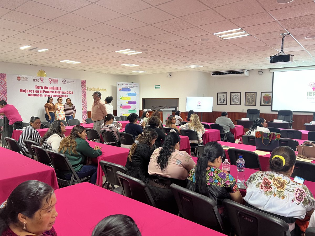 A punto de iniciar la reunión del Observatorio de Participación Política de las Mujeres en Chiapas dedicada al Foro de Análisis del proceso electoral donde participan todas las mujeres electas en el estado!