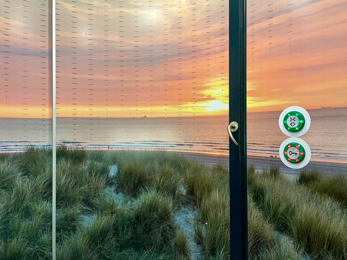 AndreasWiede's tweet image. From December on, #NS #Alstom #Coradia #ICNG (for #InterCity New Generation) units will provide fast hourly services between #Brussels 🇧🇪 and #Amsterdam 🇳🇱. They are currently performing test runs. (Trivia: the bathroom decor comes with a Belgian touch. Here: Zeebrugge beach.)