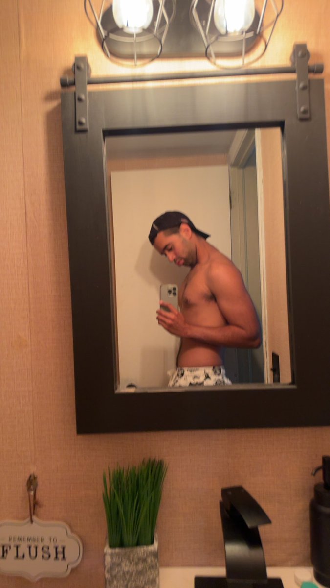 RedRubyDaBarb's tweet image. arm and chest day #workout #gym