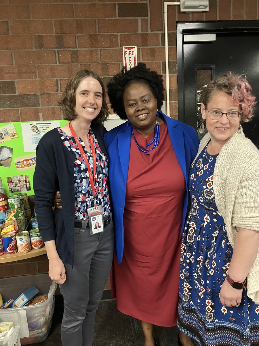 JobsUT's tweet image. In response to @GovCox’s Executive Order on service, we held a statewide food drive with our staff. 817 employees participated, gathering 6,747 pounds of food and $8,628.74 in cash donations, tripling our goal! Donations go to @utahfoodbank and local pantries around the state.