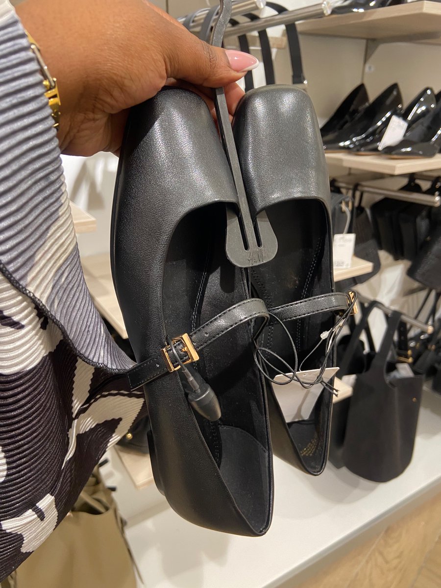 DropdLive's tweet photo. Ballerina pumps🔥from H&amp;M✨for R329.09❤️. Store location: Cresta Shopping Centre 📍.

#explore #dropd #hnm #trending #fashionblogger https://t.co/Y3krqSR4qz