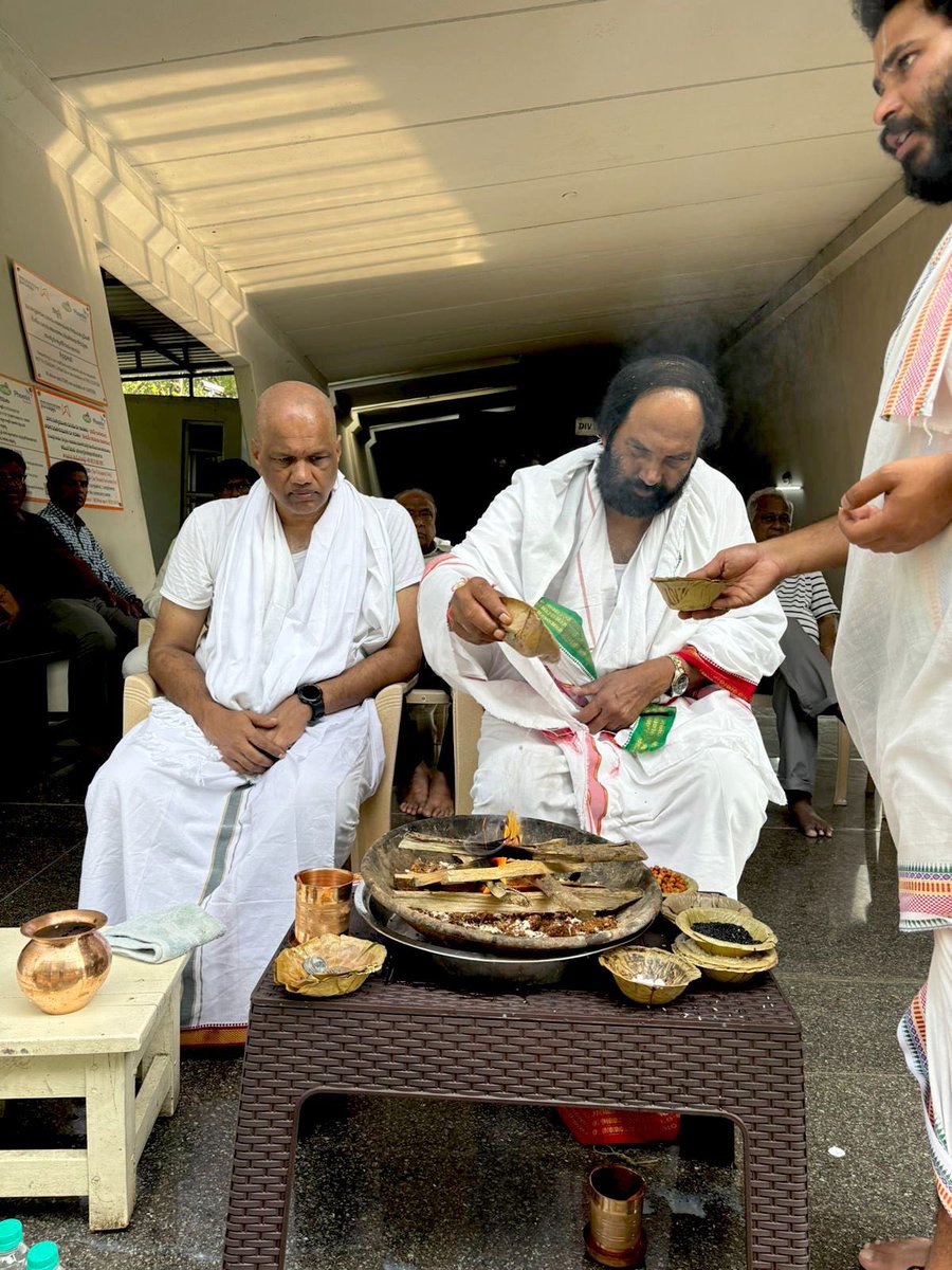 UttamINC's tweet photo. మా తండ్రి పురుషోత్తమ్ రెడ్డి గారు 29 సెప్టెంబర్ న స్వర్గస్తులయ్యారు.

👉 10వ రోజైన ఈరోజున హైదరాబాద్ లోని మహా ప్రస్థానంలో శాంతి హోమం &amp; పిండ ప్రదాన కార్యక్రమం జరుపబడింది.

👉 ఎల్లుండి అక్టోబర్ 10న మధ్యాహ్నం 12 గంటలకు హైదరాబాద్ హైటెక్స్ లో పెద్ద ఖర్మ జరుపబడును. https://t.co/rFXO5MMA0k