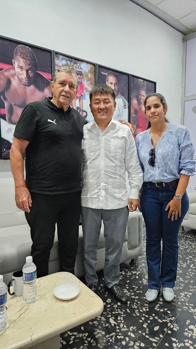 Элчин сайд С.Золжаргал Кубын Боксын холбооны Ерөнхийлөгч Алберто П. Барсатай уулзаж, хоёр улсын боксын спортын хамтын ажиллагааны асуудлуудаар санал солилцов.

<a href="/UKhurelsukh/">Ухнаагийн ХҮРЭЛСҮХ</a> 
<a href="/MongolDiplomacy/">MFA Mongolia</a> 
<a href="/BattsetsegBatm2/">Battsetseg Batmunkh</a> 
<a href="/ZoljargalS/">Zoljargal Seseer</a>