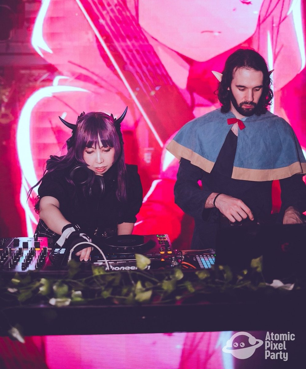 DJHikikomonster's tweet image. God, I love this picture so much.

My VJ was also a handsome lad ❤️ 😍 @atomicadro

📷: @AtomicPixelES @IreneKuroi