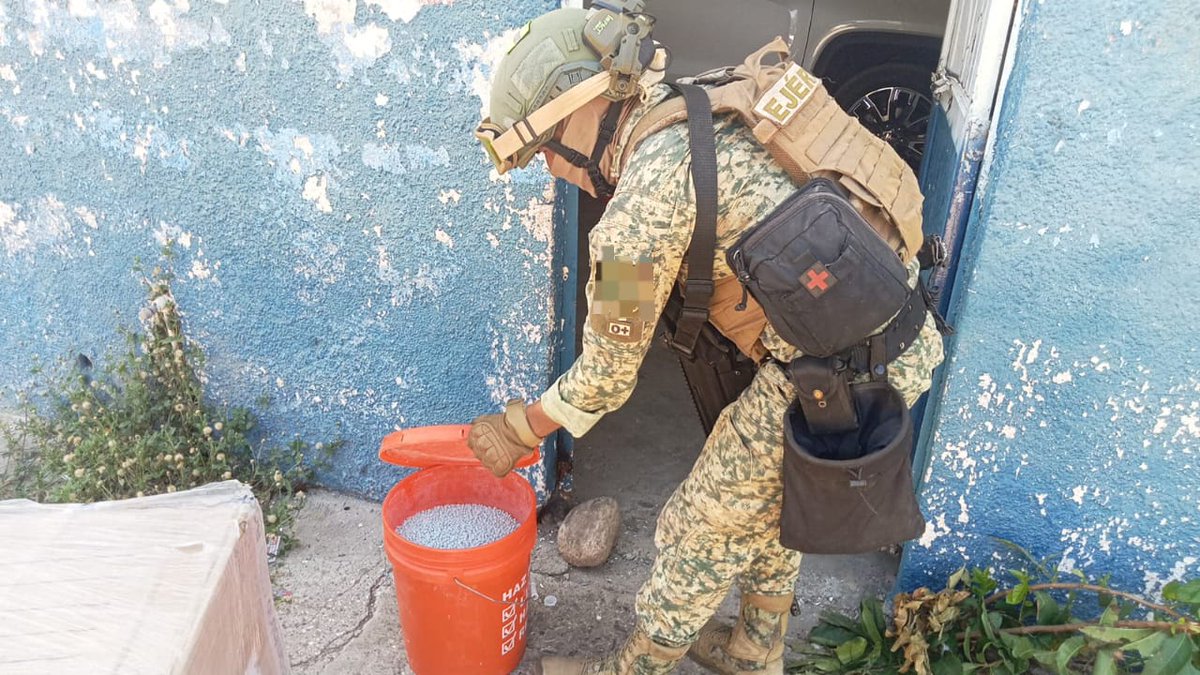 labarradec's tweet photo. EJÉRCITO MEXICANO DECOMISA 230 KILOS DE FENTANILO EN CULIACAN 

#Culiacan
#Sinaloa
#Sedena 
#Fentanilo

Un operativo por parte del ejército mexicano en la colonia Diaz Ordaz en la ciudad de Culiacán , dió como resultado el aseguramiento de 230 kilos aprox. de FENTANILO. https://t.co/WCOmulmQDw