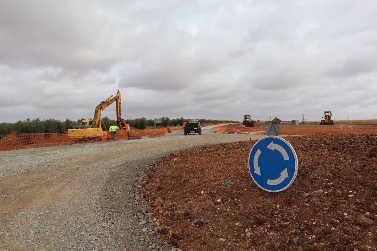 mefiexsa's tweet photo. 🚧 Hoy visitamos las obras en el entronque de Torre de Miguel Sesmero con la BA-055. Un proyecto de más de 900.000 € para mejorar la seguridad vial y la conexión entre municipios. #DiputaciónDeBadajoz #Infraestructura #ObrasPúblicas https://t.co/xvujSr5gfG