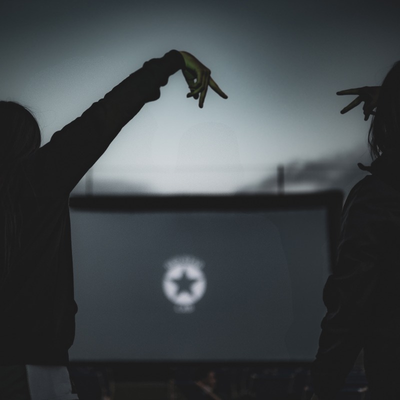 RedStarFC's tweet photo. Pour célébrer le lancement de la saison 2024/2025, le Red Star LAB a organisé une séance de cinéma en plein air. Tous les licenciés du club, à partir des U15, étaient invités à assister à la diffusion de deux films retransmis sur la pelouse principale de Marville ⤵️ #RedStarLAB