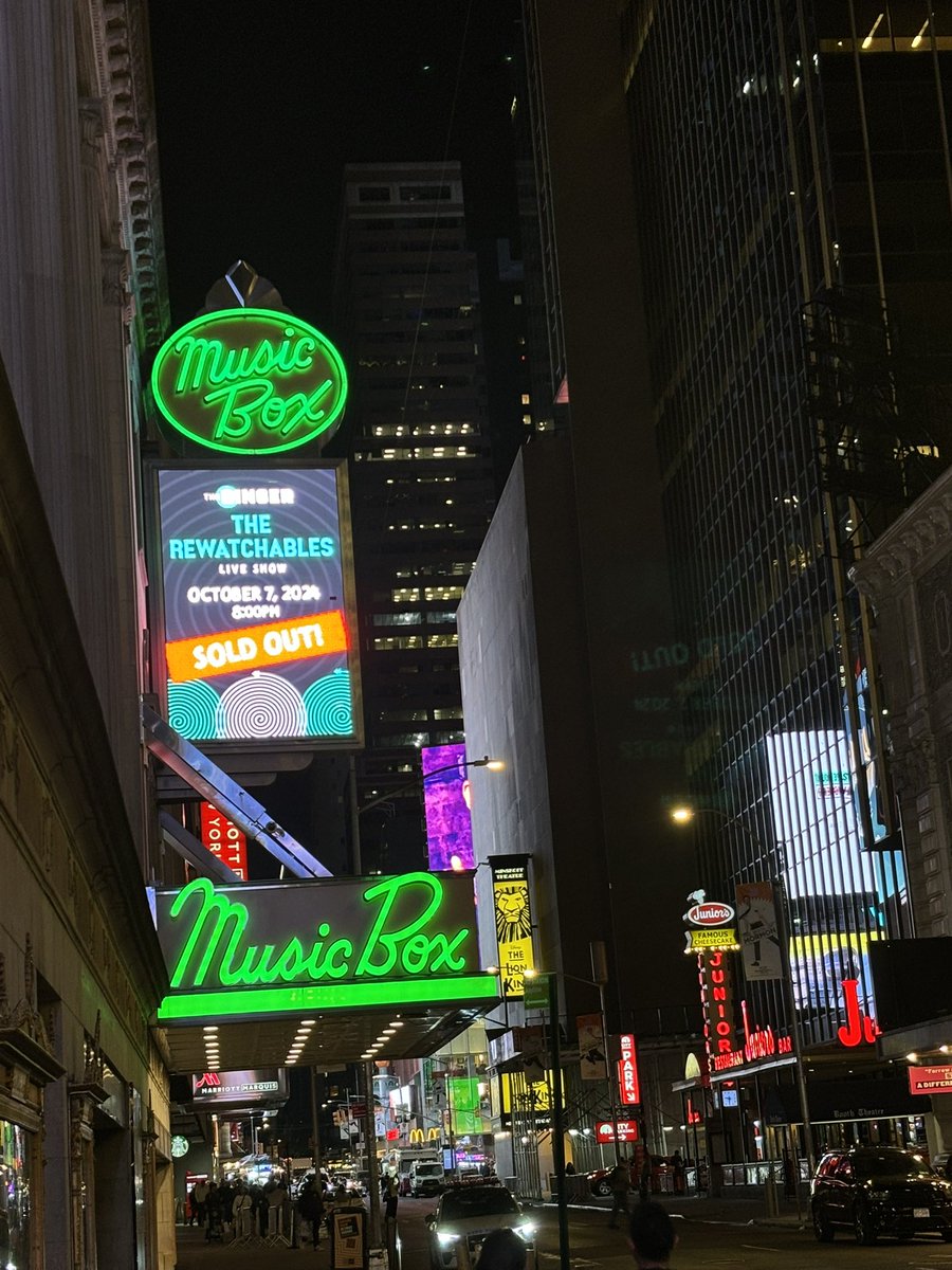 elizpaige's tweet image. they say the neon lights are bright on broadway. they say there’s always magic in the air. ✨
opened (& closed!) our first-ever, one-night only, sold out show on broadway in the same night 💚🤩