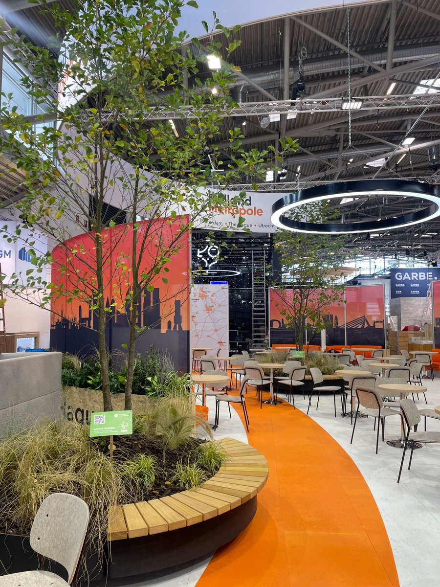 Multi-layer concentric ⭕ concepts are challenging for a number of reasons:

1) Low tolerances in assembly
2) Matching/proportional radii of different elements in production
3) Laborious, methodical construction
4) Restricted materials and finishes for curves

 #exporeal