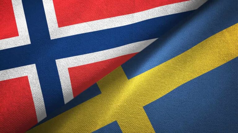 SRT66118's tweet photo. We like our neighbors 🇳🇴 🇸🇪 https://t.co/iBWeoJiggy