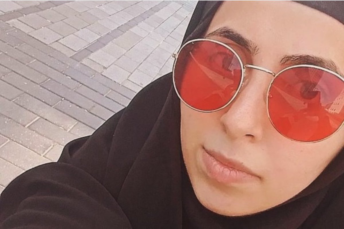 Erva 23 yaşındaydı. Temizlik için gittiği evde kendisini kadın olarak tanıtan sabıkalı bir yaratık tarafından  katledildi. 43 yaşındaki alçak, ifadesinde “Erva’nın kendisini birlikte olmaya zorladığını o yüzden öldürdüğünü” söyledi.  
Erva seni hiç unutmayacağım, 
nur içinde yat.