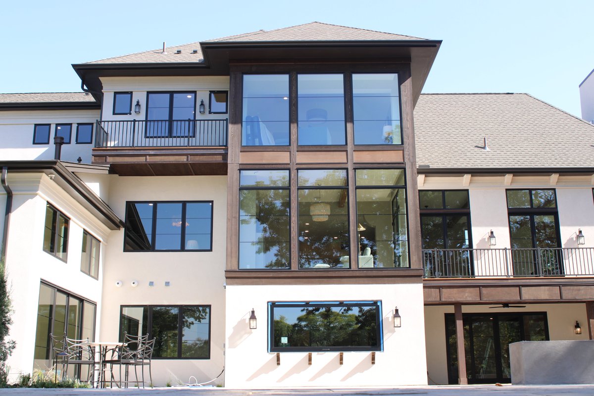 Donnelly_Ext's tweet photo. Donnelly Stucco &amp; Exteriors is thrilled to share this job we did for Urban Edge Homes in Edina. This home will be on the artisan tour October 4th-20th. Come checkout the craftsmanship in firsthand🏡! #stucco #Exterior #newhome #exteriorinspo #edina #twincities #hometour #custom https://t.co/QAX9jqy0G3