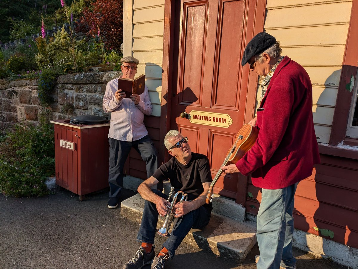 Barlick is braced for a joyous Friday visit of Doc Harvey and his suspicious minions <a href="/philistans/">philistans</a> Tickets on line and on the door. barnoldswickmusicandartscentre.com/doc-harvey-and…