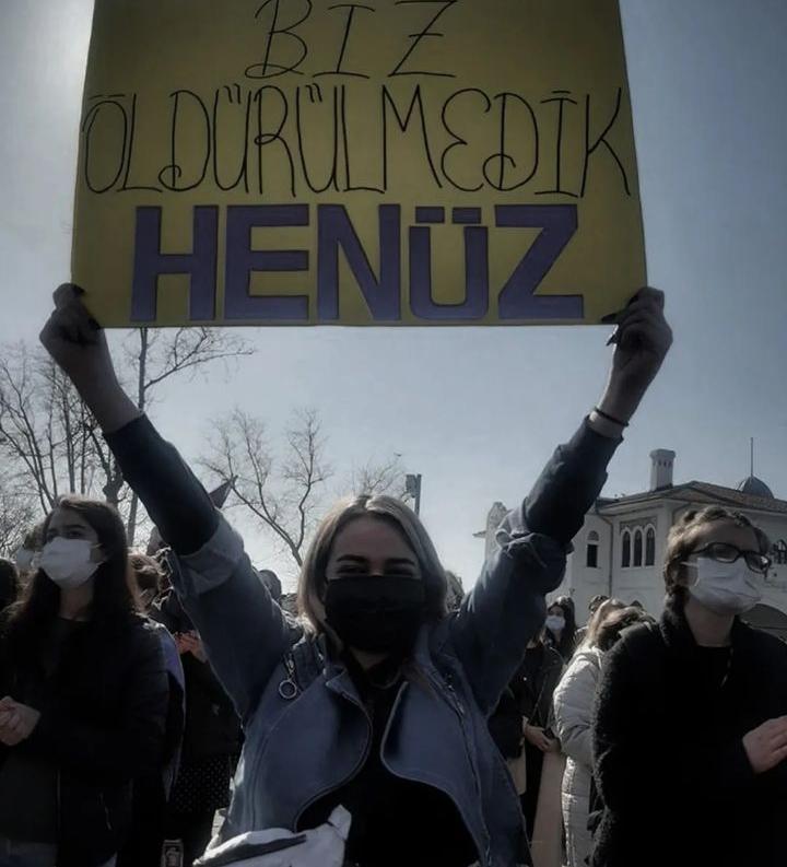 cetedekilina's tweet photo. #turkishwomanareindanger
#turkishwomanneedhelp
#istanbulconventionkeepsalive
#istanbulsözleşmesiyaşatır
#reenact6284
#6284uygula https://t.co/VAgWY5Wxfa
