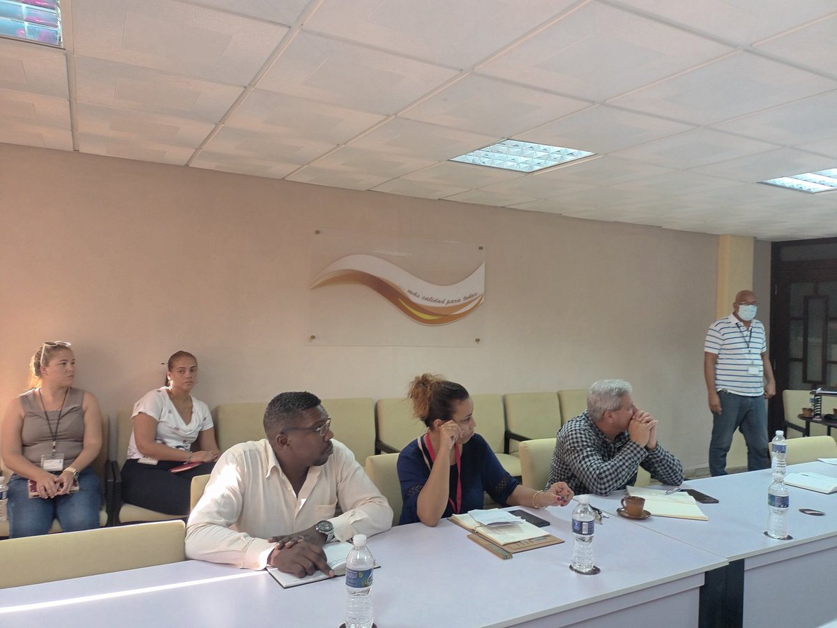Fructífero encuentro con el Grupo Empresarial de la Industria Alimentaria, sobre estrategia para  producir más Alimentos e incrementar las acciones ante riesgos   propios de escenarios actuales.
#MinalXMásAlimentos 
<a href="/AlbertoLopezcu/">Alberto López Díaz</a> 
<a href="/minalcuba/">Ministerio de la Industria Alimentaria de Cuba</a>