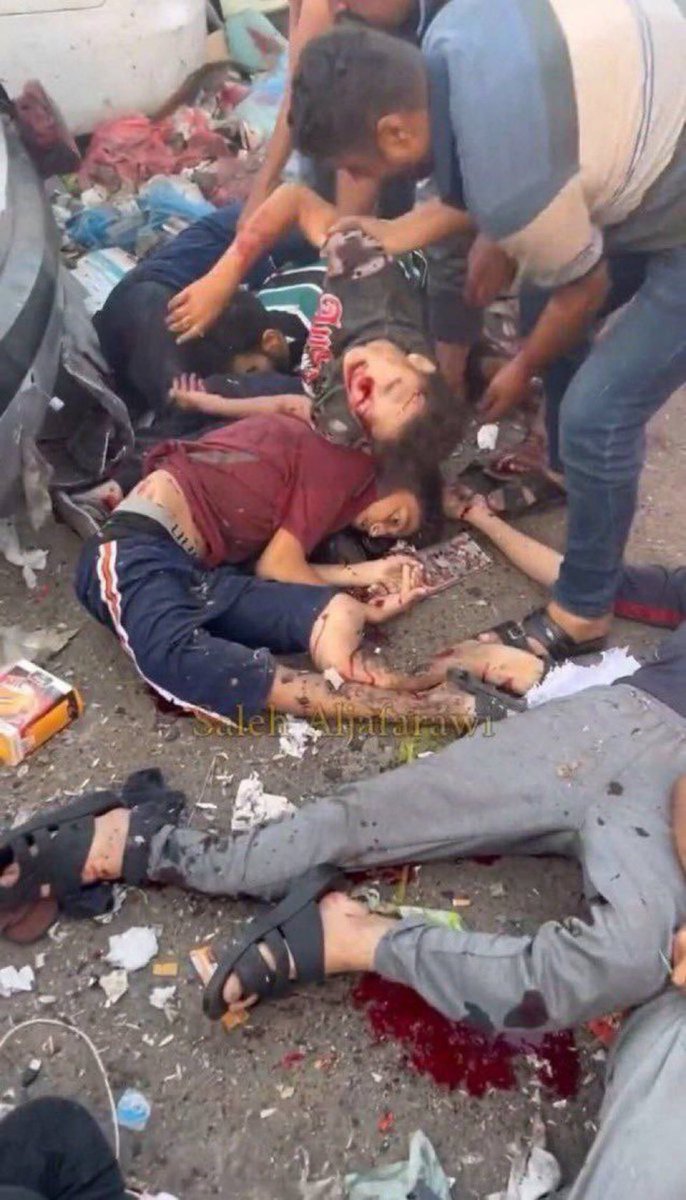 ولا يتوقف الاحتلال الصهيوني الإرهابي عن ارتكاب جرائمه بحق الأطفال الفلسطينيين العزل في غزة، وكل ذلك بدعم من الحكومات الإرهابية التالية: "بريطانيا، أميركا، ألمانيا، إيطاليا، اليابان، أستراليا، كندا".