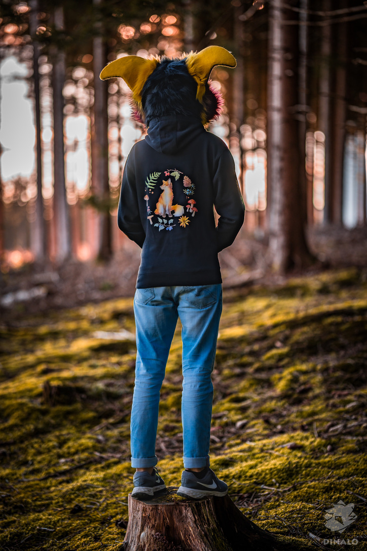Check out our amazing Fall Hoodie with mushrooms, pine cones and foxes!

Art by the amazing <a href="/Akatan_art/">Akatan 🎴</a> 

Limited drop grab yours now!