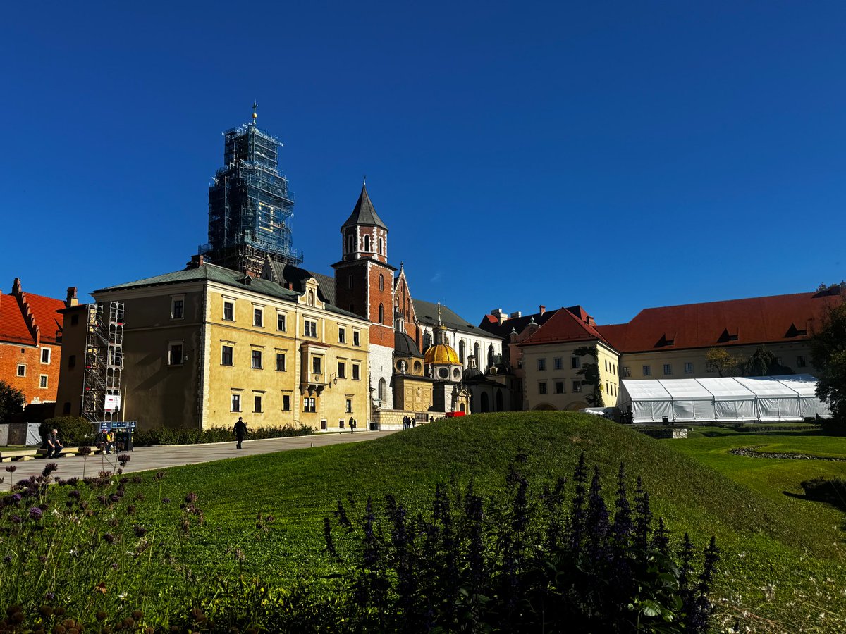 Véronique Phé (@pheveronique) on Twitter photo 👩🏻🎓Honored to be invited by M.Przydacz <a href="/EAUYAUrology/">EAU Young Academics</a> Functional Urology group chairman
📍At Jagiellonian University Medical College, founded in 1364
🌍Catch up with world class experts🇬🇧🇫🇷🇳🇱🇵🇱 🇮🇳🇮🇹🇹🇷🇺🇸🇪🇸
🌟Our family expands beyond borders with passionate young generation <a href="/urohash/">Prof. Dr. H. Hashim</a> 👩🏻🎓Honored to be invited by M.Przydacz <a href="/EAUYAUrology/">EAU Young Academics</a> Functional Urology group chairman
📍At Jagiellonian University Medical College, founded in 1364
🌍Catch up with world class experts🇬🇧🇫🇷🇳🇱🇵🇱 🇮🇳🇮🇹🇹🇷🇺🇸🇪🇸
🌟Our family expands beyond borders with passionate young generation <a href="/urohash/">Prof. Dr. H. Hashim</a>