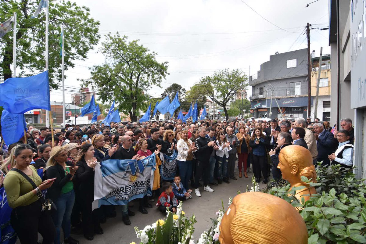 Andreswatsonok's tweet photo. Como cada año, realizamos la conmemoración y ofrenda floral a Juan Domingo Perón en el PJ varelense. 

Su nombre nos sigue convocando a construir una Patria más justa, libre y soberana que nos contenga a todos y todas.

#PerónCumple https://t.co/1nhI8NLK2O