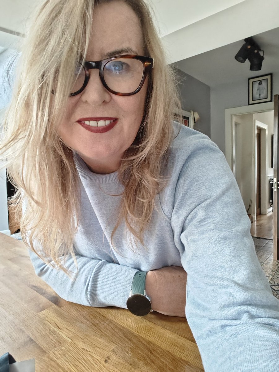 Vanessanelle's tweet image. New hair
For a day anyway 
Then it's back to resembling Robert Plant circa 1976

Serious renovation job this trip  
Rewilding gone wilder type stuff

gawd love 'em @marcodias and The Studio